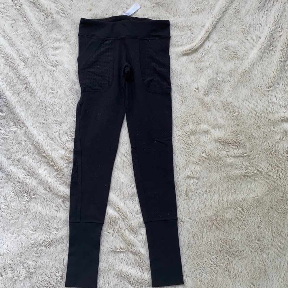 Black ivivva leggings with air holes